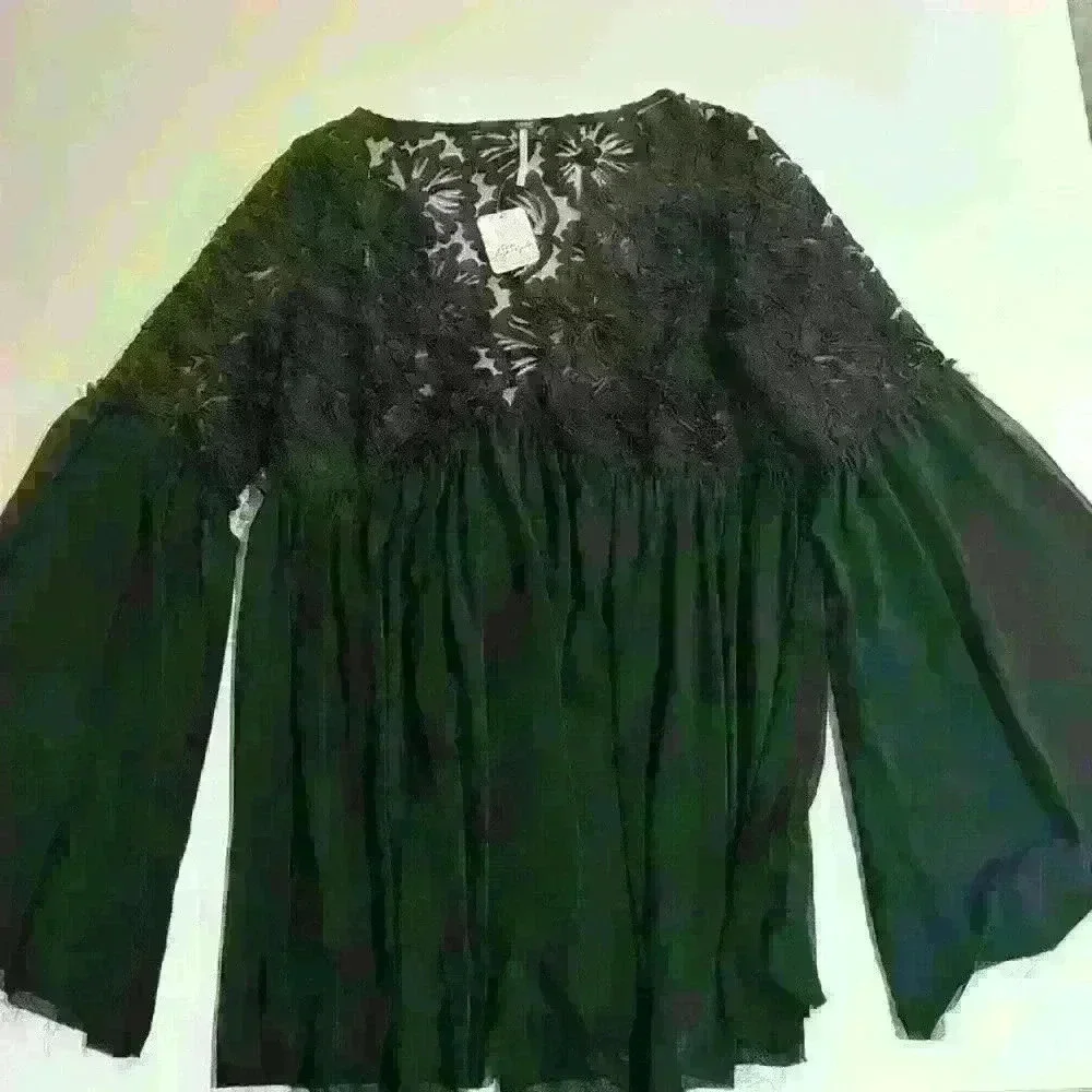NWT Black Free People color-black Magdalene Crochet Tunic Top Color: Black Siz…